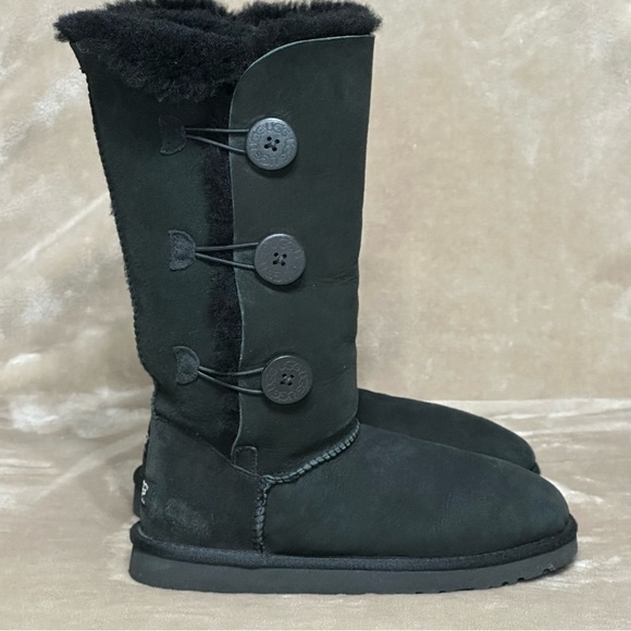 UGG Bailey Button Triplet II Boot Black Sheepskin Suede Style 1873 Size 8 - Picture 1 of 14